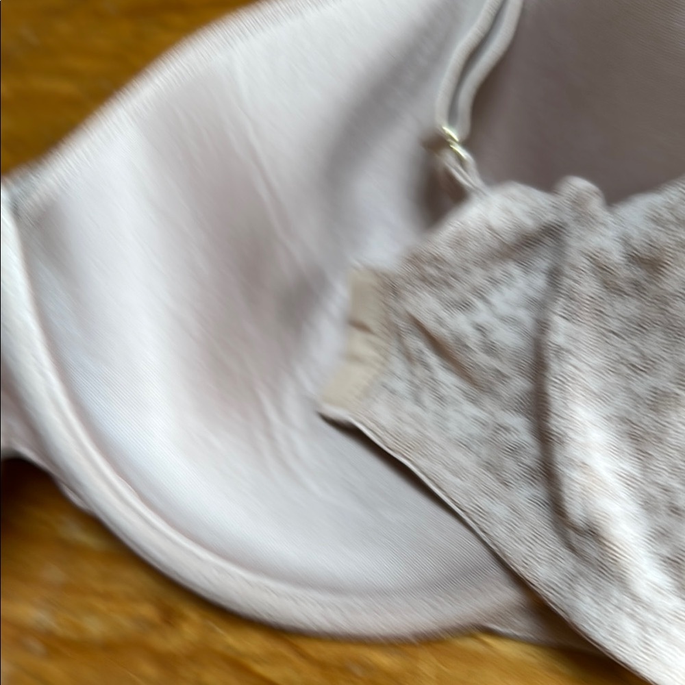 Natori Lace Plunge Bra - Light Beige 32G - Picture 4 of 6